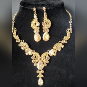 Beautiful Rhinestone Necklace Gold Jewelry Set